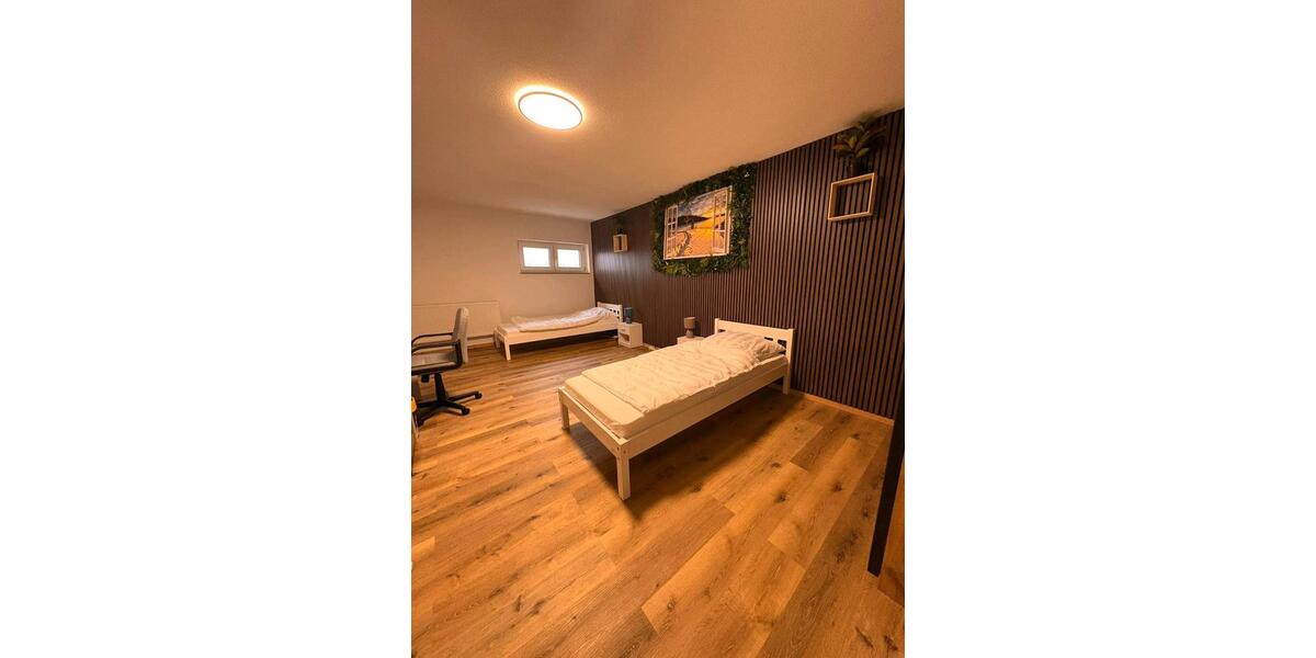 Wohnen auf Zeit Keltern - 13 Zimmer, 300 m&sup2;, 60&euro; | Angebot:25943591