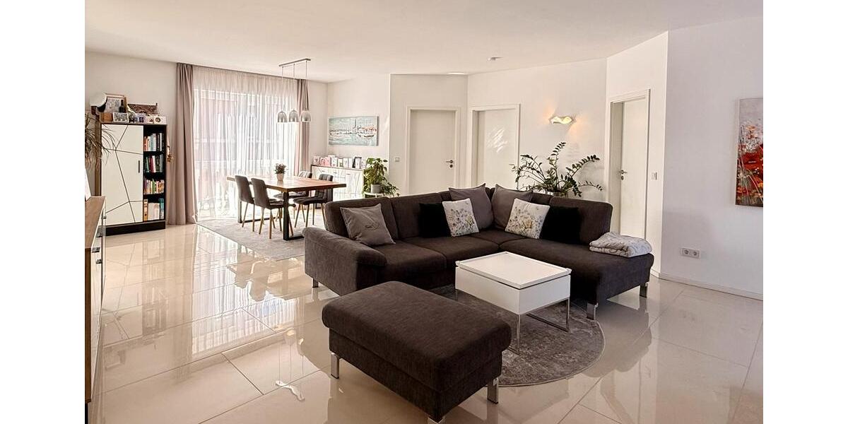 Etagenwohnung Wiesbaden Biebrich - 4 Zimmer, 114 m&sup2;, 2.000&euro; | Angebot:26038493