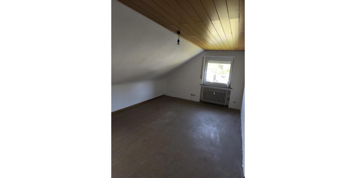 Dachgeschoßwohnung Betzdorf - 4 Zimmer, 90 m&sup2;, 900&euro; | Angebot:26521250