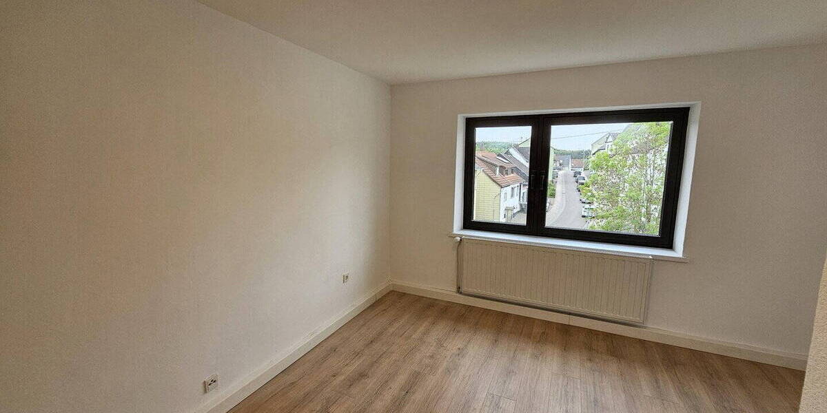 Etagenwohnung Schiffweiler - 3 Zimmer, 61 m&sup2;, 650&euro; | Angebot:26627743
