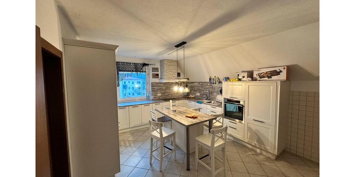 Dachgeschoßwohnung Berching - 5 Zimmer, 122 m&sup2;, 1.100&euro; | Angebot:25224633