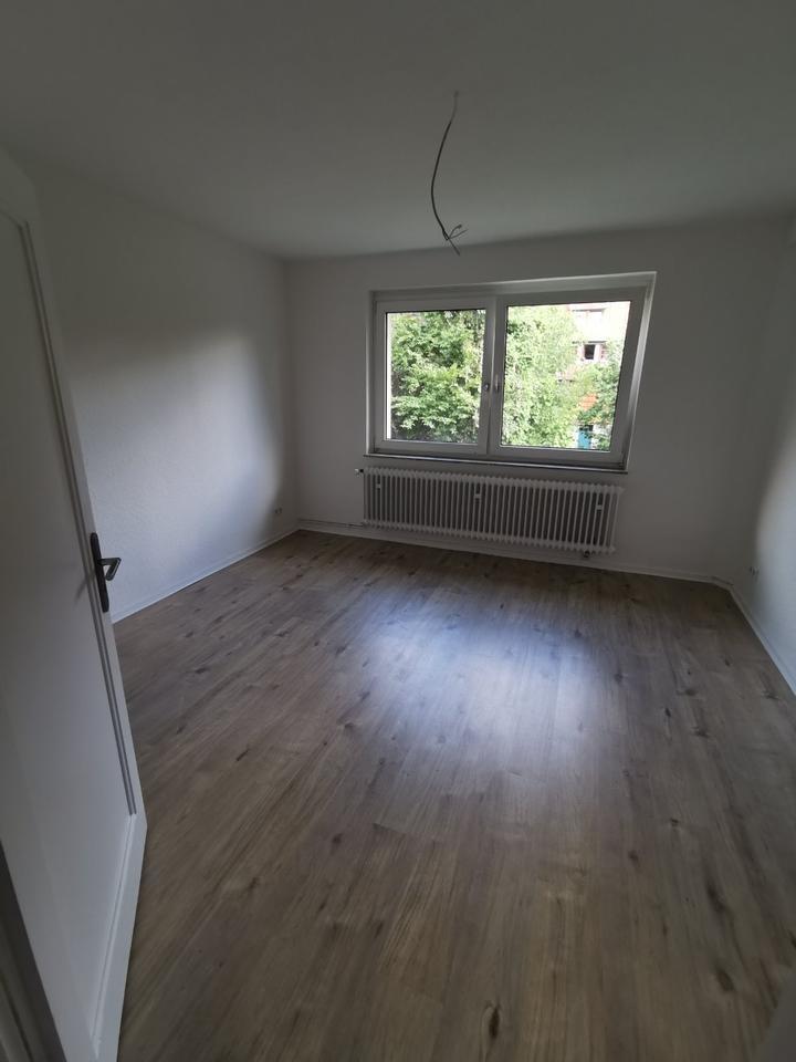 gegenüber St. Bernward - neues Bad - Laminat - Keller - Garten