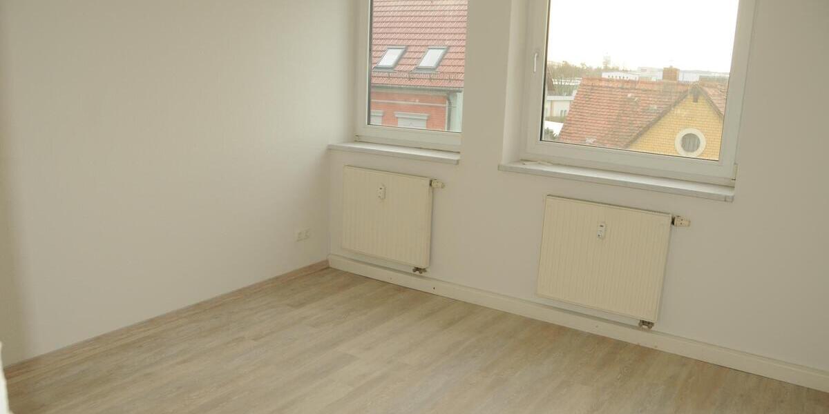 helle Zweiraumwohnung mit Balkon und Personenaufzug - Etagenwohnung Hermsdorf | Angebot:26074110