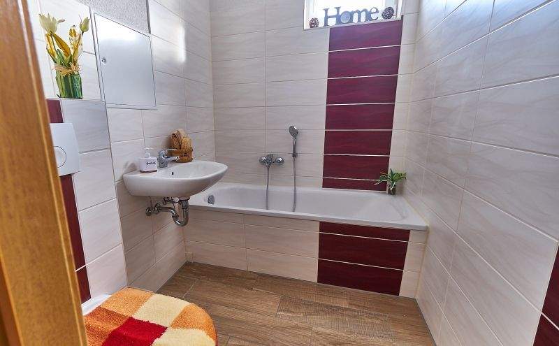 Etagenwohnung Hohenmölsen Jaucha - 2 Zimmer, 52 m&sup2;, 307&euro; | Angebot:26433964