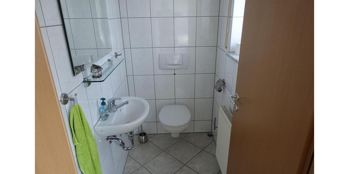 Doppelhaushälfte Bubenreuth - 7 Zimmer, 160 m&sup2;, 2.400&euro; | Angebot:25981382