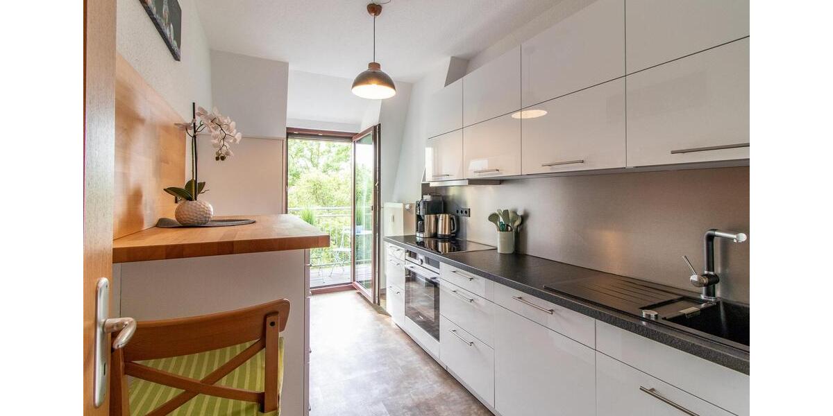 ab sofort, Sonderpreis: sehr schöne, voll möblierte 2-Zi DG-Whg, Luxus- EBK, Balkon 2 zimmer