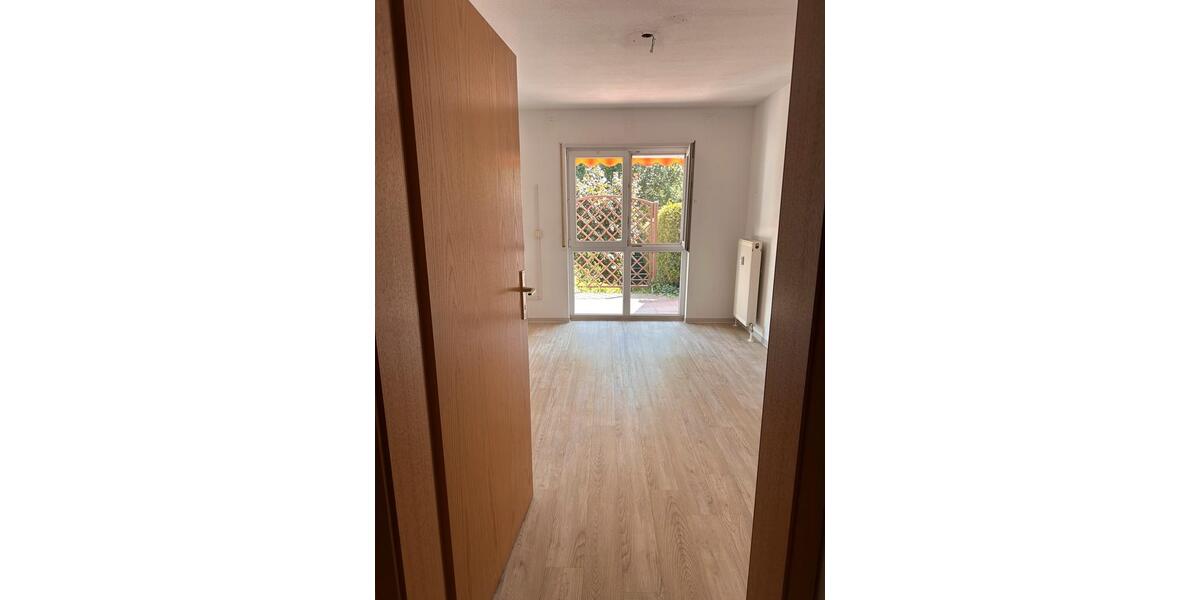 Erdgeschoßwohnung Hoyerswerda - 3 Zimmer, 85 m&sup2;, 900&euro; | Angebot:24729924