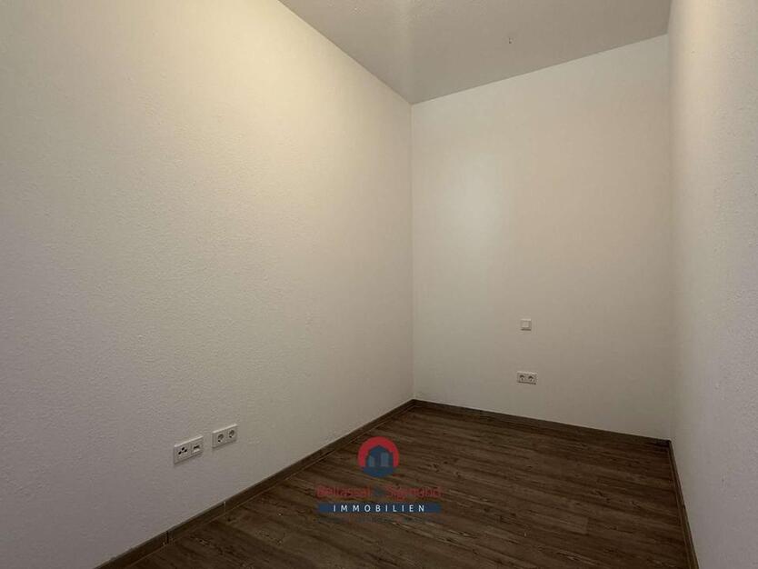 BARRIEREFREIE GROSSZÜGIGE ERDGESCHOSS-ZWEI-ZIMMER-WOHNUNG MIT ZWEI BÄDERN IN ZENTRUMSNÄHE IN DÜLKEN zimmer