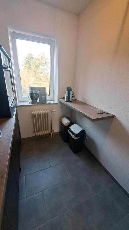 Sanierte 2-Zimmer Wohnung, Balkon, Einbauküche & TG Kleinenbroich zimmer