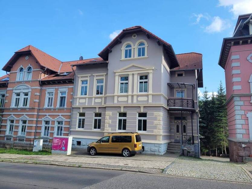 **große Dachgeschoßwohnung**