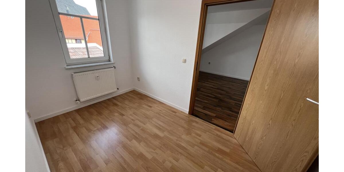 Renovierte 4 Zimmer Wohnung mit neuer Einbauküche im Herzen von Weida! - Dachgeschoßwohnung Weida Liebsdorf | Angebot:26146306