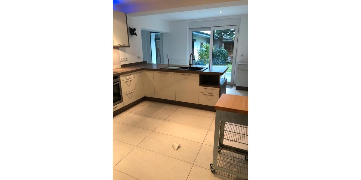 Einfamilienhaus Dreieich - 9 Zimmer, 300 m&sup2;, 4.200&euro; | Angebot:26336525