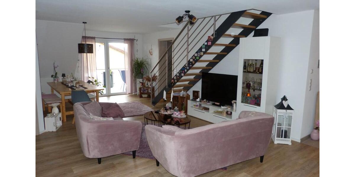 Dachgeschoßwohnung Zapfendorf - 5 Zimmer, 135 m&sup2;, 1.210&euro; | Angebot:26019917