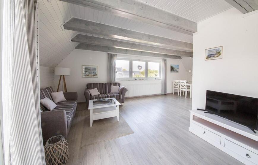 reserviert - Renovierte Dachgeschosswohnung zimmer