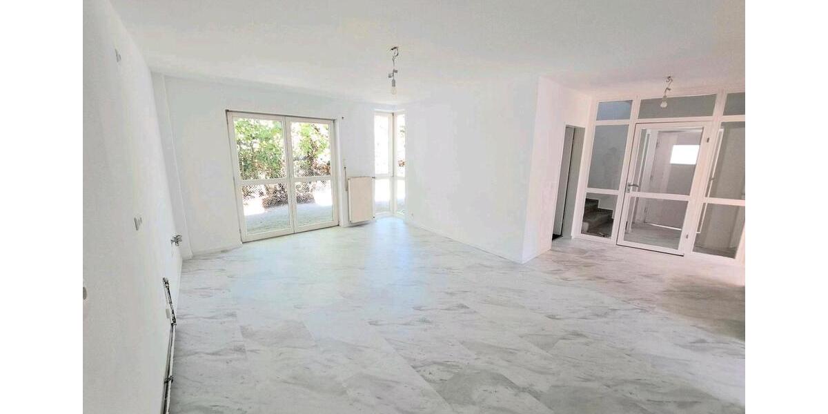 Bungalow Landau in der Pfalz - 8 Zimmer, 219 m&sup2;, 2.490&euro; | Angebot:26445773