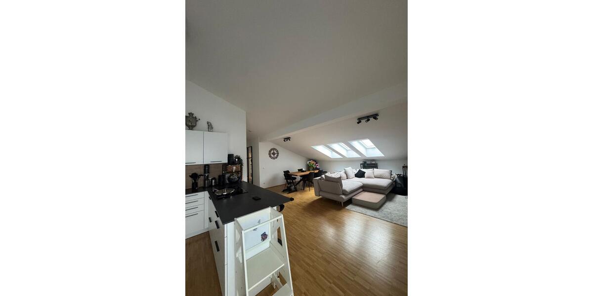 Dachgeschoßwohnung Regensburg Ganghofersiedlung - 4 Zimmer, 102 m&sup2;, 1.430&euro; | Angebot:26278126