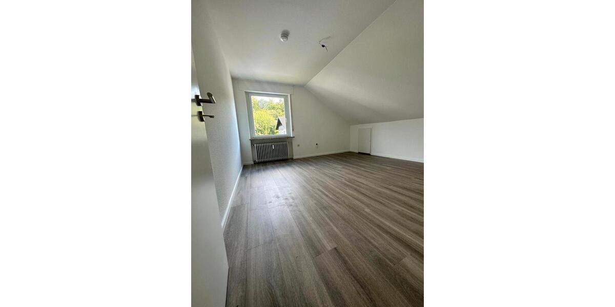 Dachgeschoßwohnung Horn-Bad Meinberg Bad Meinberg - 4 Zimmer, 80 m&sup2;, 750&euro; | Angebot:25647873