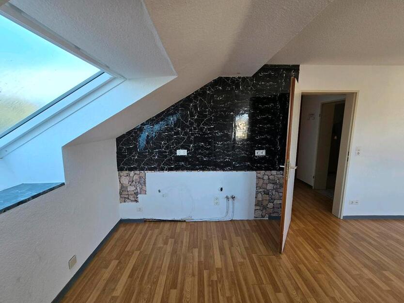 Attraktive 2-Zimmer-DG-Wohnung mit Gartennutzung in Gering
