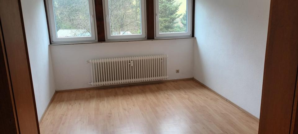 Dachgeschoßwohnung Bad Berleburg - 3 Zimmer, 80 m&sup2;, 560&euro; | Angebot:24846428