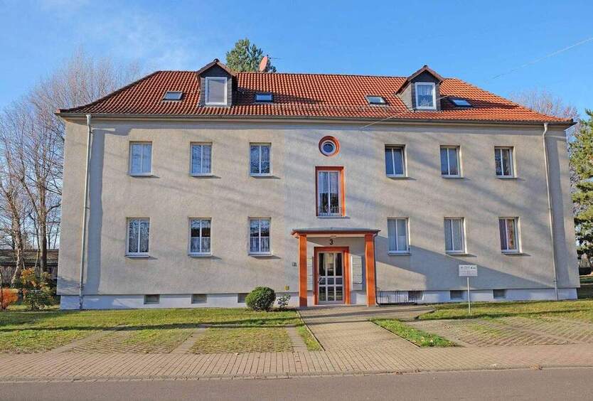 * 2-RWE * offene Wohnküche * Tageslichtbad * Wanne * PKW-Stellplatz * 2 zimmer