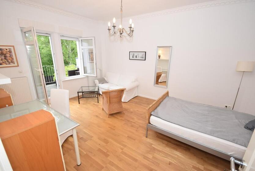 Sachsenhausen Nh. Henningerturm! HAMMER Zimmer mit eigenem XL-BALKON im Altbau 