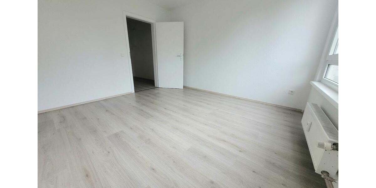 Aussicht über Freisenbruch! Helle 4-Zimmer-Wohnung mit Balkon! 4 zimmer
