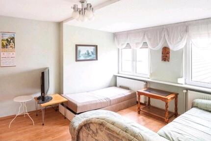 2 Zimmer Dachgeschosswohnung ruhige Lage zimmer