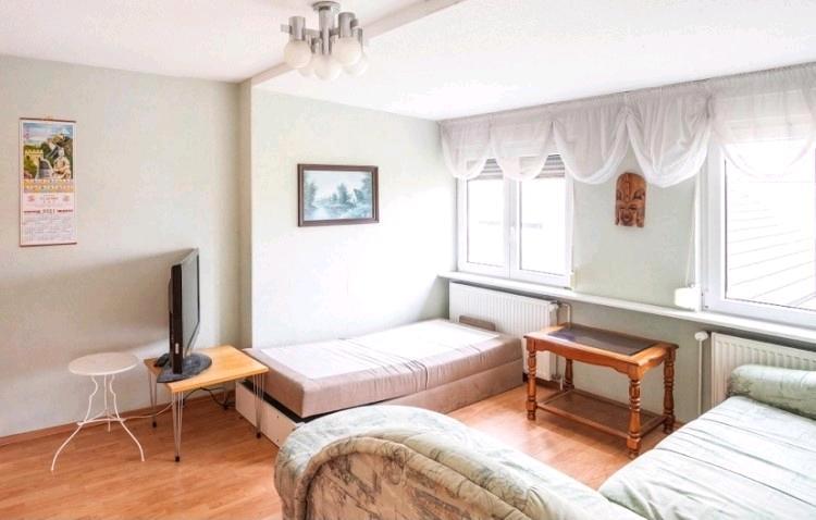 2 Zimmer Dachgeschosswohnung ruhige Lage zimmer