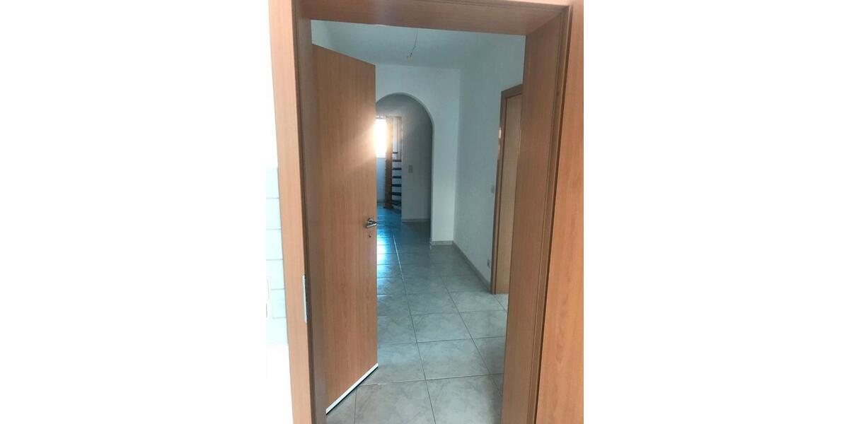 Etagenwohnung Eppingen - 2 Zimmer, 85 m&sup2;, 1.100&euro; | Angebot:23791257