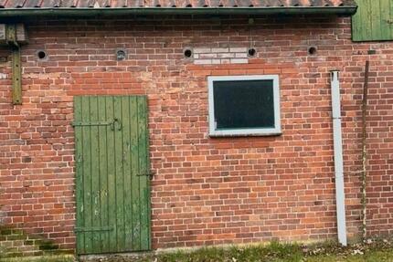 Lagerfläche mit anliegenden Unterstellplatz zimmer
