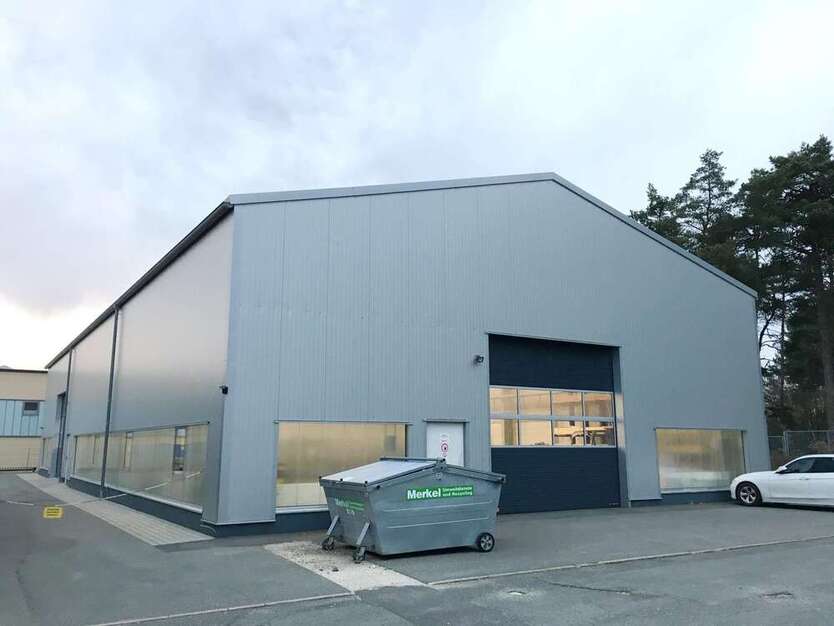 Halle in Röthenbach 4.350 € 588 m²