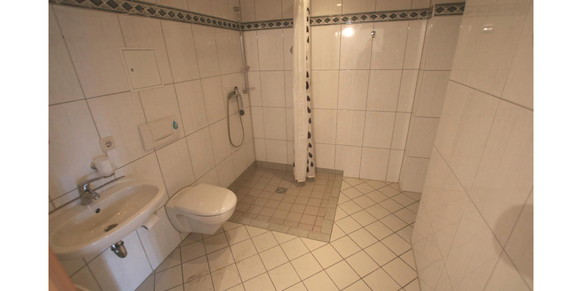 Mit Balkon und Lift! Zentral gelegene 2-Zimmer-Wohnung in Gera - Etagenwohnung Gera Ostviertel | Angebot:27156231