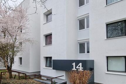 Gut geschnittene 2-Zimmer-Wohnung mit Balkon in gepflegtem Zustand zimmer