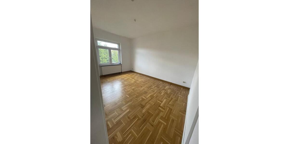 Etagenwohnung Eisenach - 5 Zimmer, 127 m&sup2;, 850&euro; | Angebot:25964646