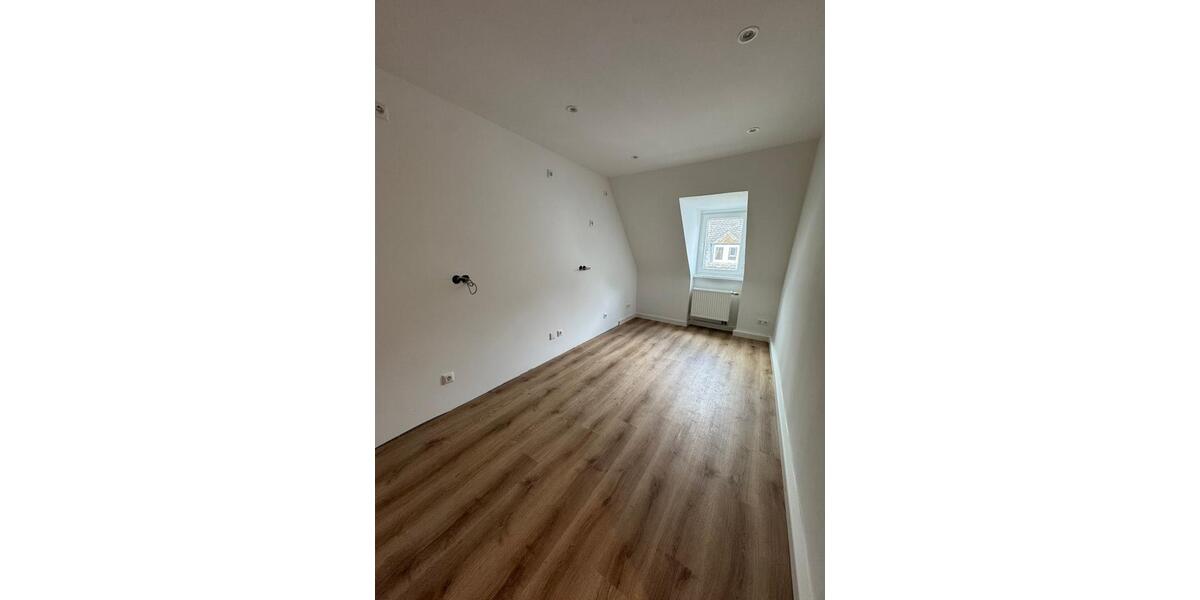 Dachgeschoßwohnung Siegen - 4 Zimmer, 67 m&sup2;, 650&euro; | Angebot:26587523