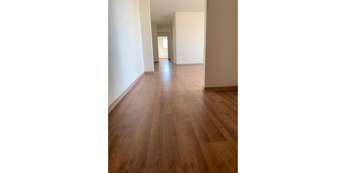 Dachgeschoßwohnung Meerbusch - 3 Zimmer, 99 m&sup2;, 1.315&euro; | Angebot:26235355