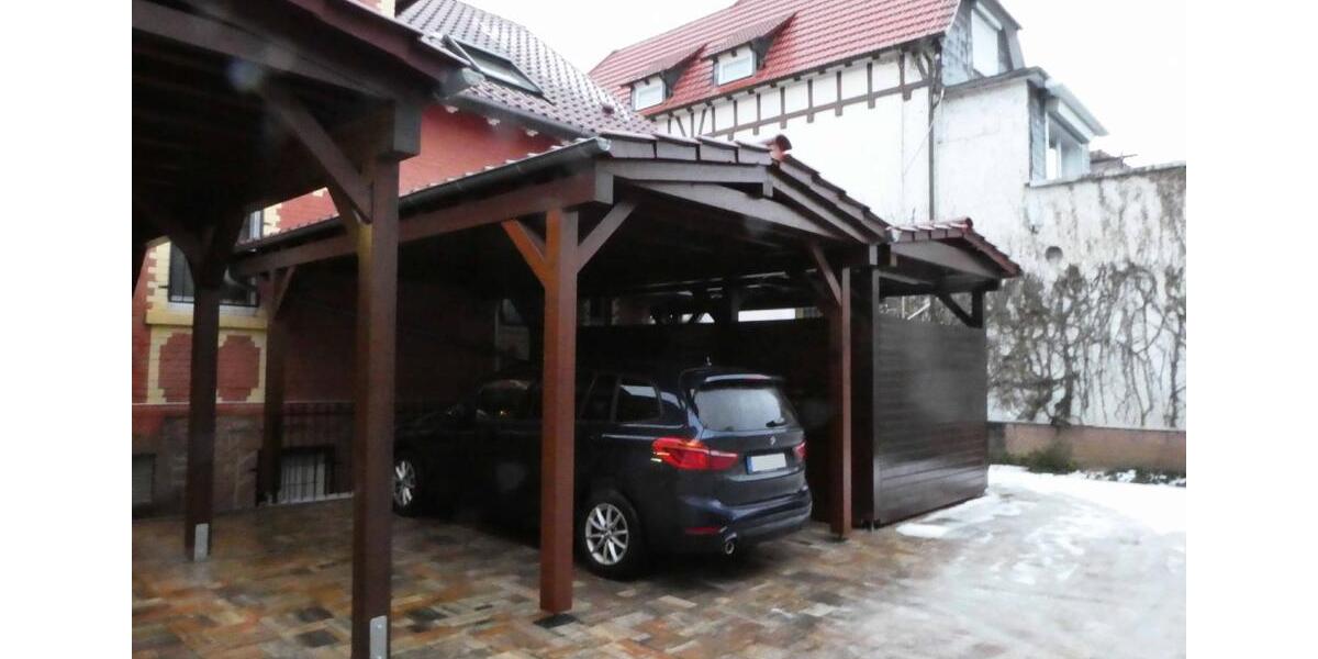 AUMÜLLER-Immobilien - Moderne energiesparsame 4-Zi-EG-Wohnung mit überdachtem Balkon und Carport 4 zimmer