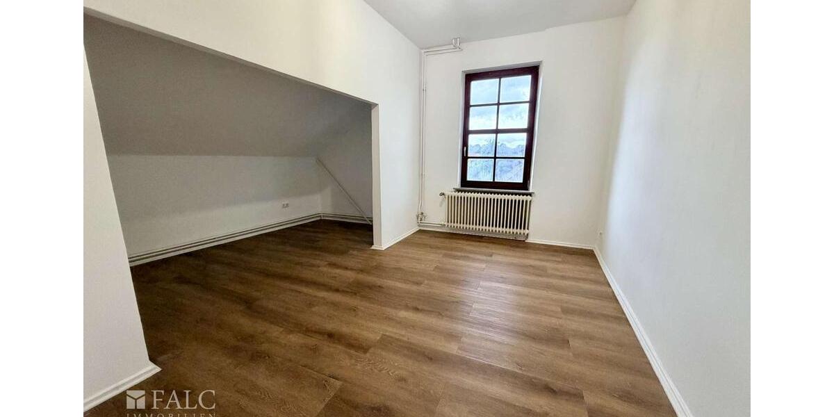 Dachgeschoßwohnung Varel - 3 Zimmer, 93 m&sup2;, 950&euro; | Angebot:26677632