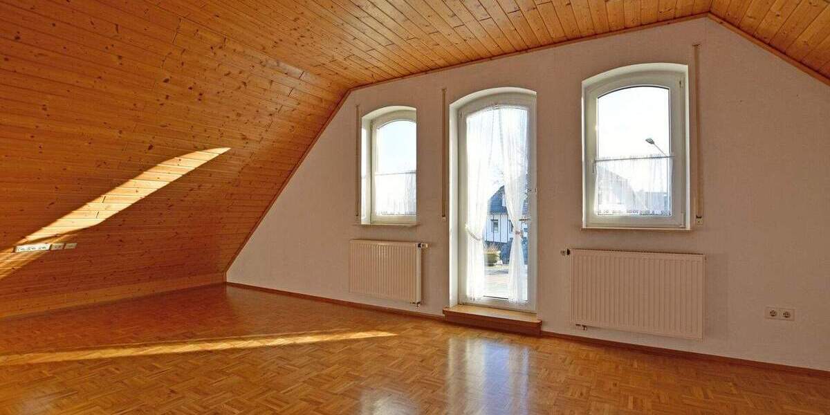 Einfamilienhaus Wolfhagen - 4 Zimmer, 150 m&sup2;, 1.100&euro; | Angebot:24789072