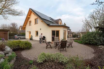 **Großzügiges Einfamilienhaus zur Miete - Stilvoll möbliert und sofort bezugsbereit**