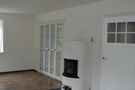 2 Zi - Wohnung PAN, zentral mit Stellplatz im Zweifamilienhaus zimmer
