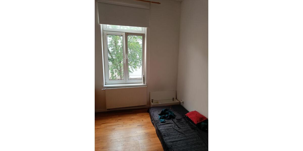 1 Zimmer verfügbar in einer 3-er WG ab Januar 2026 | 1 room avail 1 zimmer
