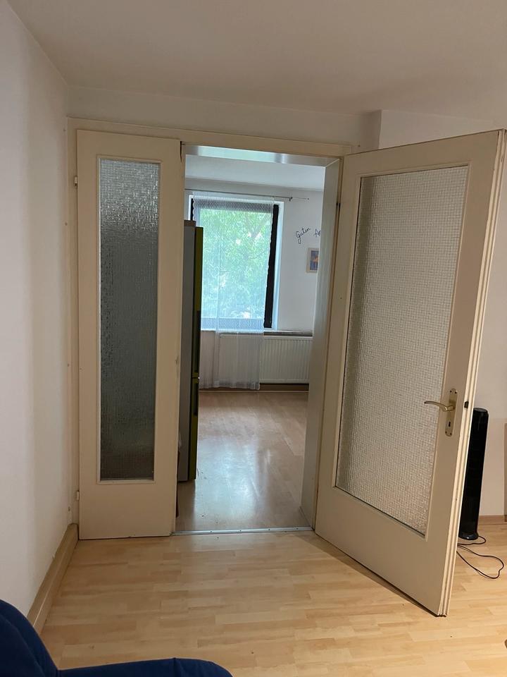 Möblierte Zwei Zimmer Küche Bad Wohnung