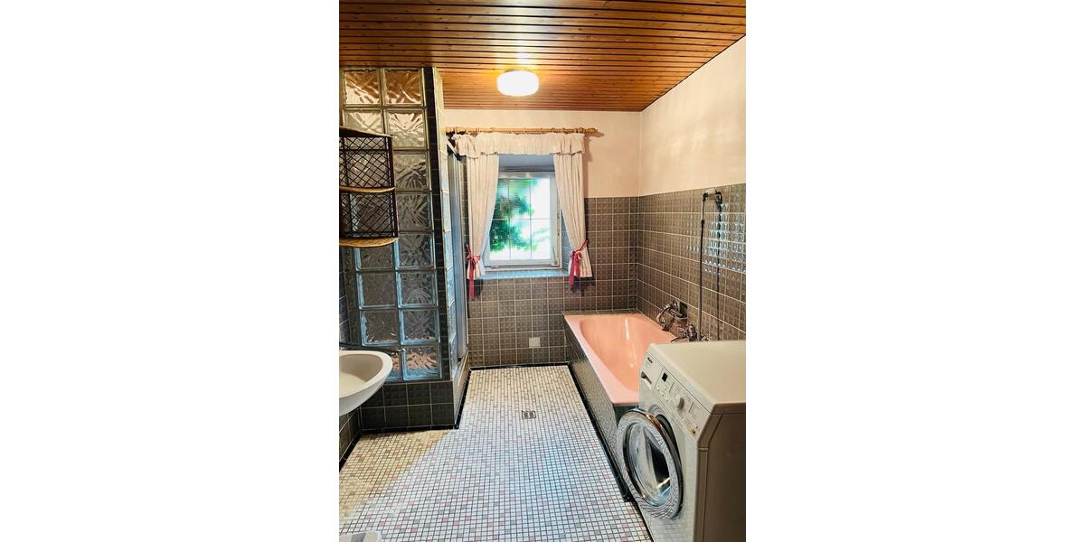 Einfamilienhaus Fridolfing - 7 Zimmer, 200 m&sup2;, 1.400&euro; | Angebot:24666955