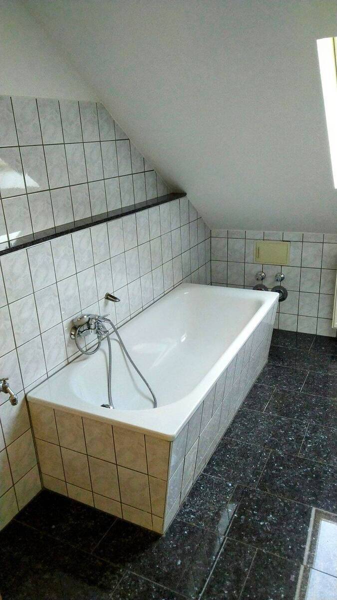 Wunderschöne Dachgeschoßwohnung in einem MFH in Heidenau zu vermieten 3 zimmer