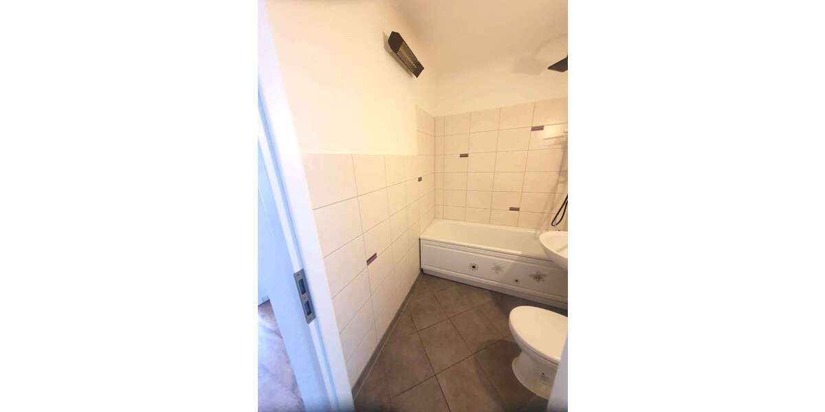 Gemütliche 2-Zimmer-Wohnung im 4. Obergeschoss mit Balkon und Badewanne - Appartement Schmölln | Angebot:25897911