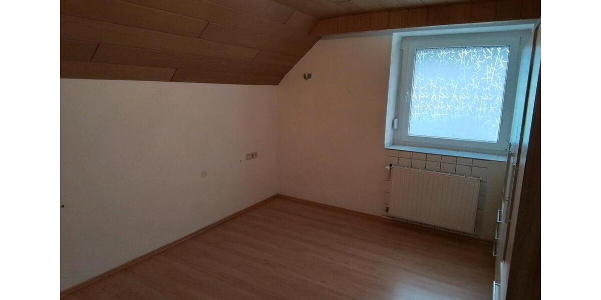 Etagenwohnung Schiffweiler - 2 Zimmer, 90 m&sup2;, 600&euro; | Angebot:24673812