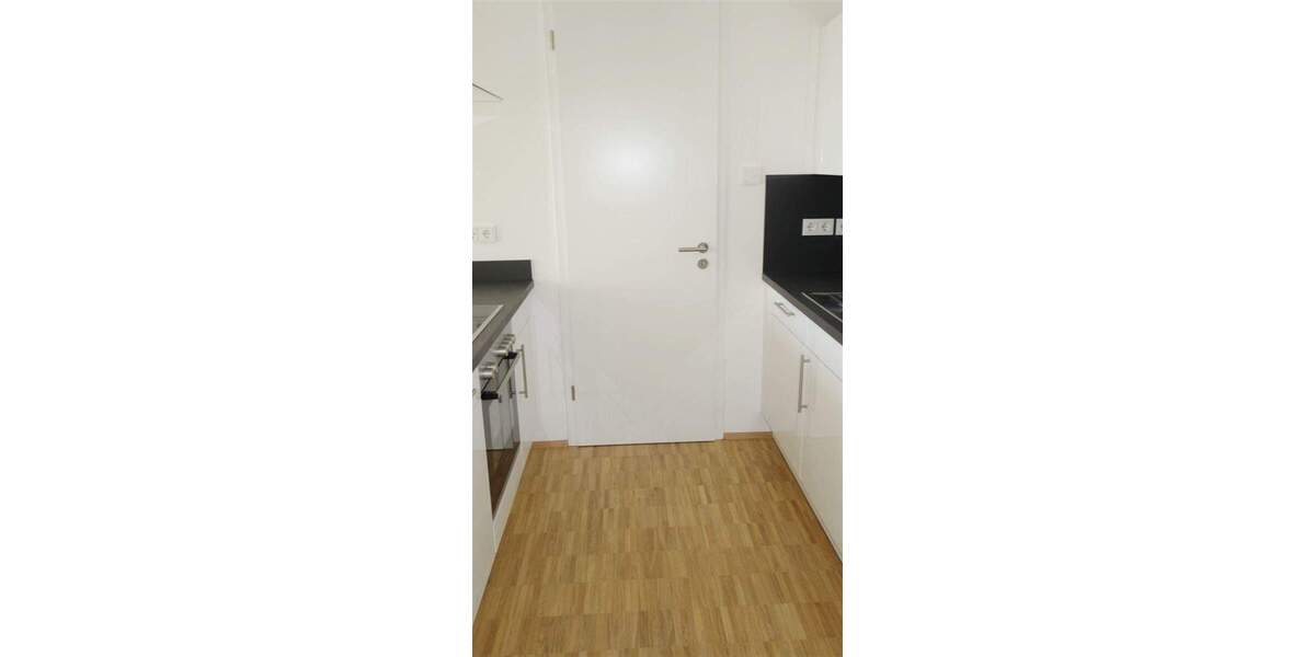 Etagenwohnung Mönchengladbach Stadtmitte - 2 Zimmer, 103 m&sup2;, 1.379&euro; | Angebot:25052081