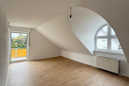 Traumhafte Dachgeschosswohnung in 59174 Kamen – Stilvoll, Lichtdurchflutet und Perfekt gelegen zimmer