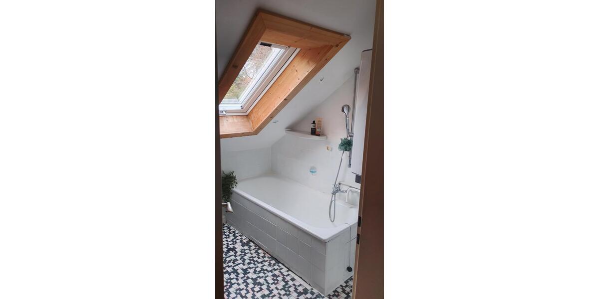 Dachgeschoßwohnung Würzburg Dürrbachau - 1 Zimmer, 16 m&sup2;, 265&euro; | Angebot:26022271